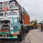 उन्नाव कांड: ट्रक की टक्कर के बाद कार के परखच्चे उड़ गए