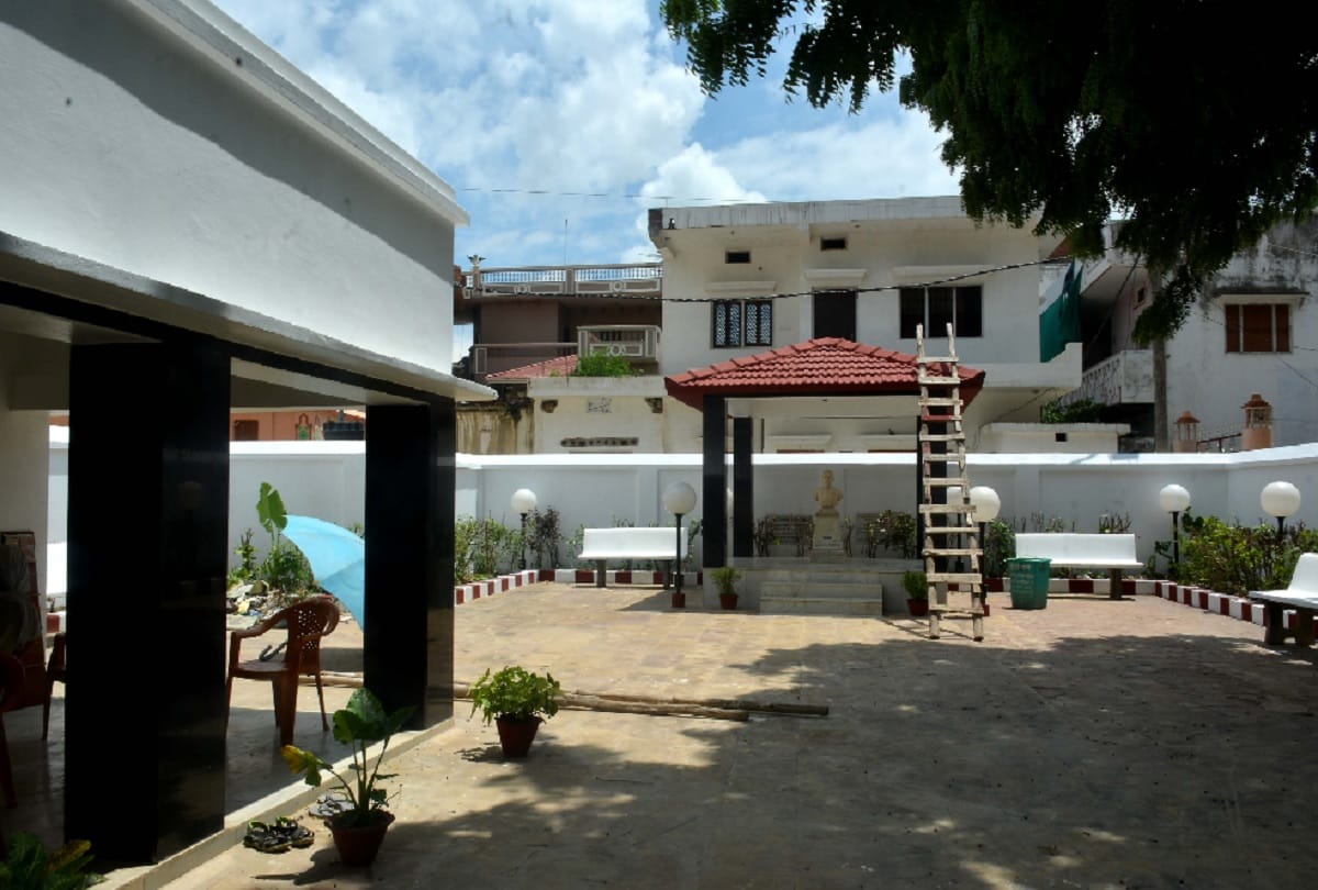 power cut off in premchand memorial ahead of the fastival