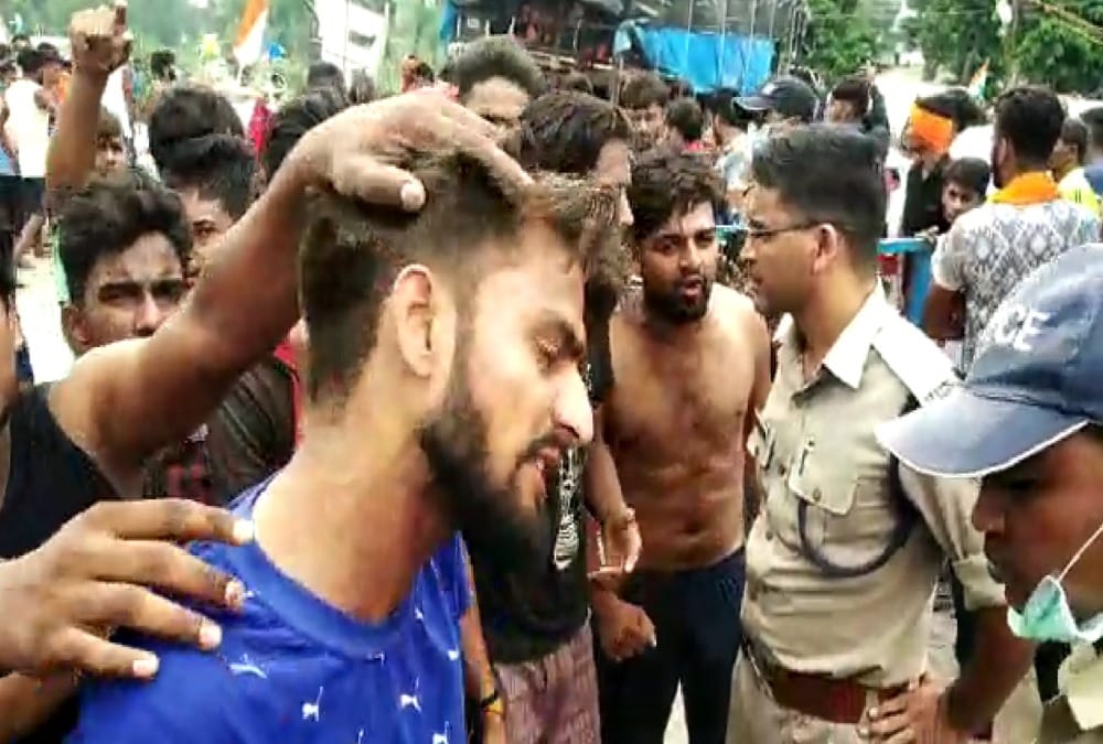 kanwad yatra 2019 Panic in haridwar after police lathicharge on kanwadiya