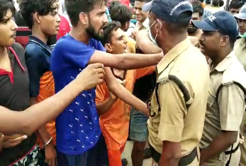 kanwad yatra 2019 Panic in haridwar after police lathicharge on kanwadiya