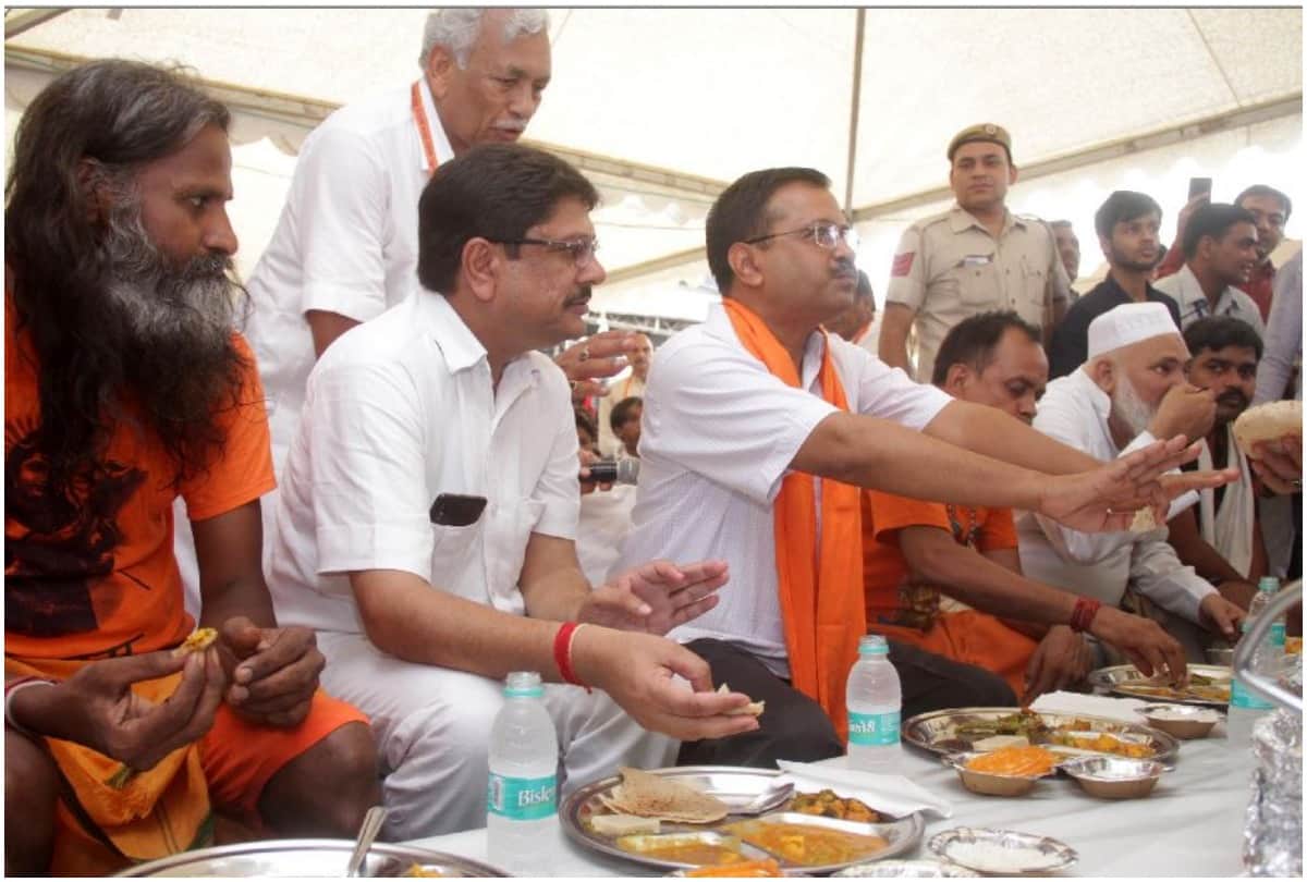 delhi kanwar yatra shows hindu muslim unity muslim mla service in kanwar camp jai shriram slogans