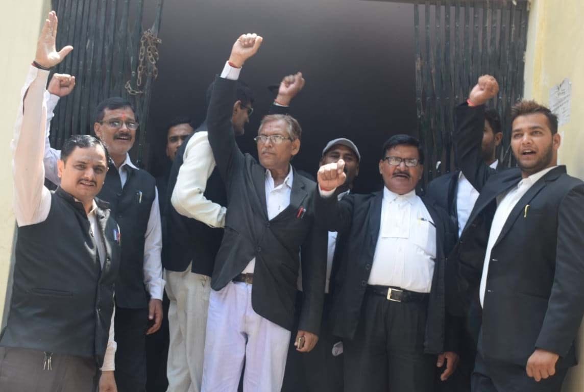 Appeal demonstrators protesting on the killings of comrades