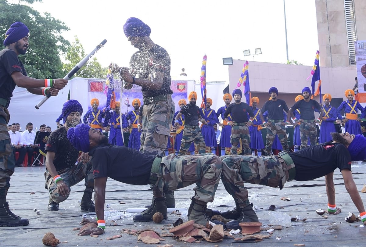 closing ceremony of kargil vijay diwas in lohia park of lucknow