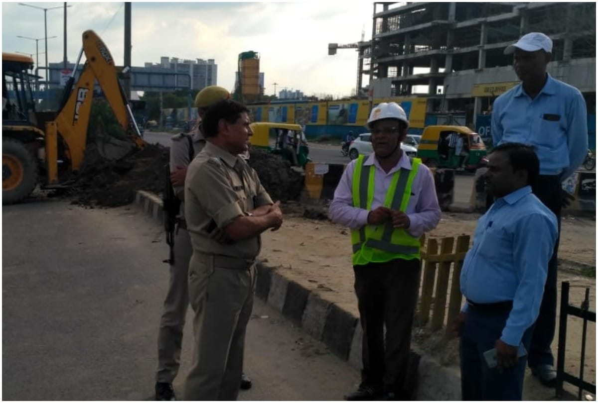 Noida CO Traffic Satish Kumar visits sector 71 Route Diversion