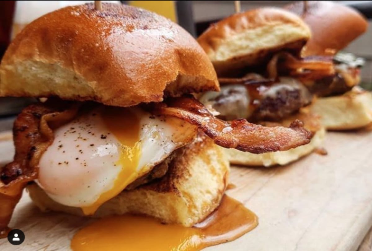 quick and easy recipe of yummy crispy egg burger