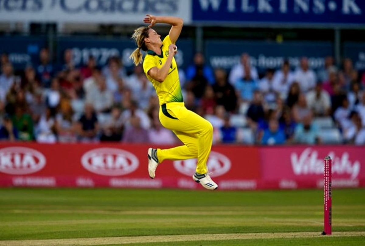 Ellyse perry becomes first cricketer to score 1000 runs and 100 wickets in T20