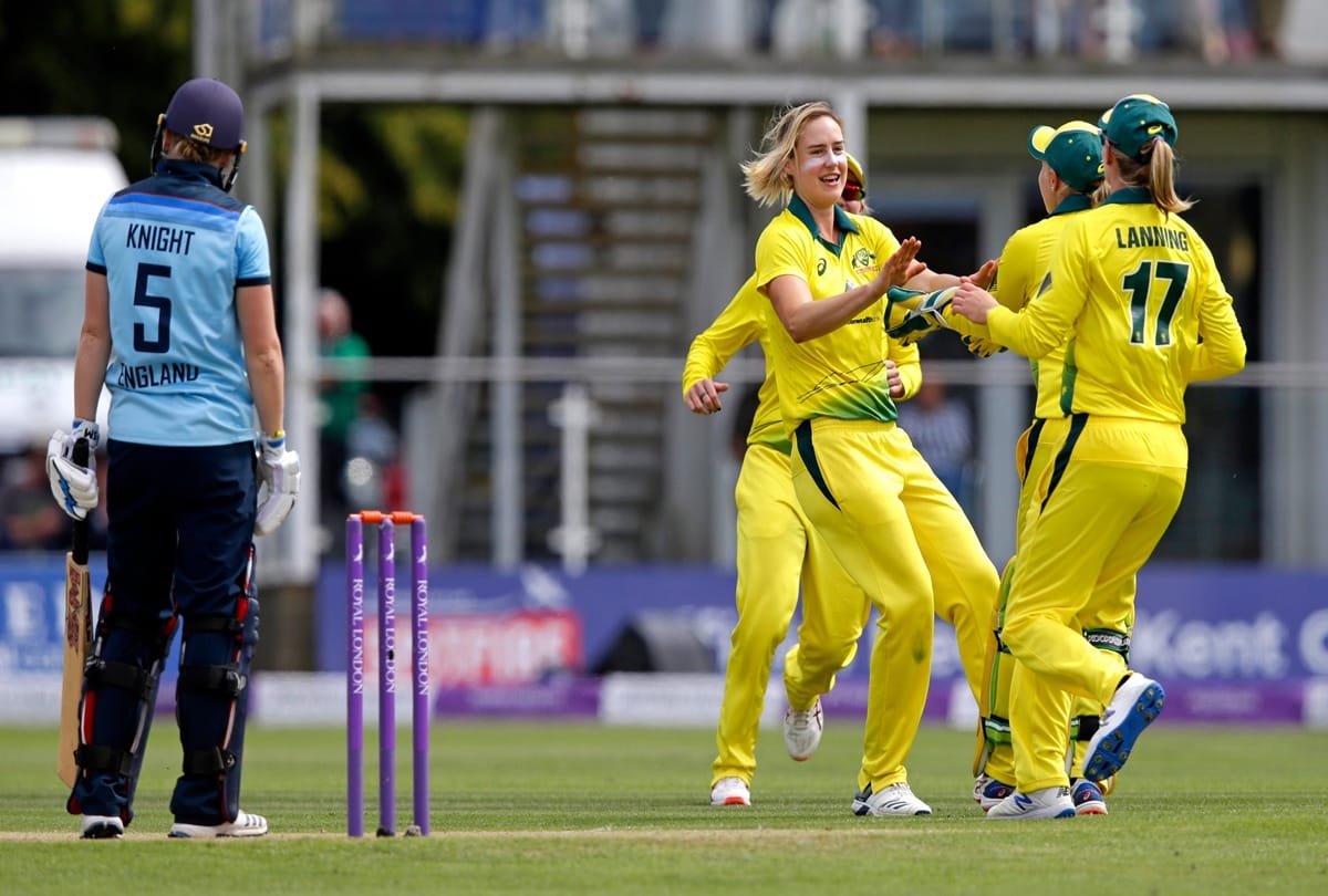 Ellyse perry becomes first cricketer to score 1000 runs and 100 wickets in T20