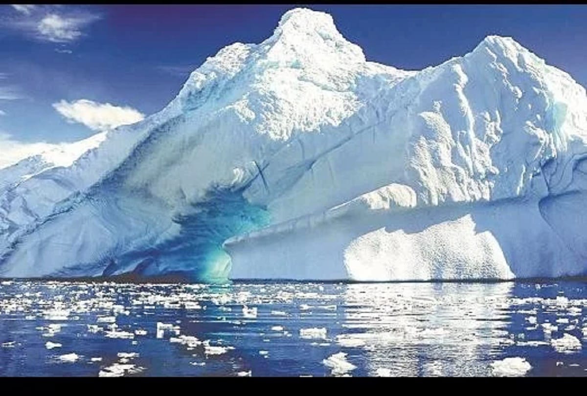 biggest part of iceberg breaks from Greenland glacier