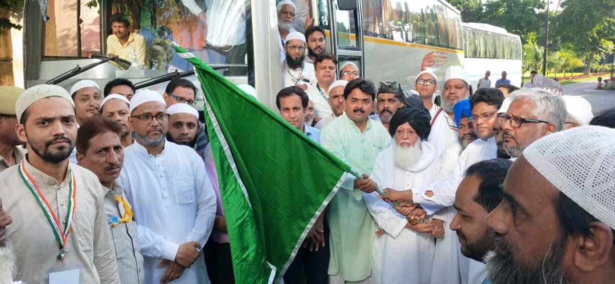 haj yatra Haji first batch departs to kaba makka from varanasi