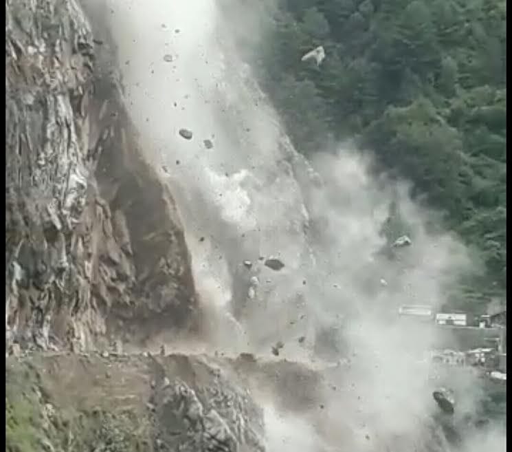 highway closed in ramban jammu kashmir