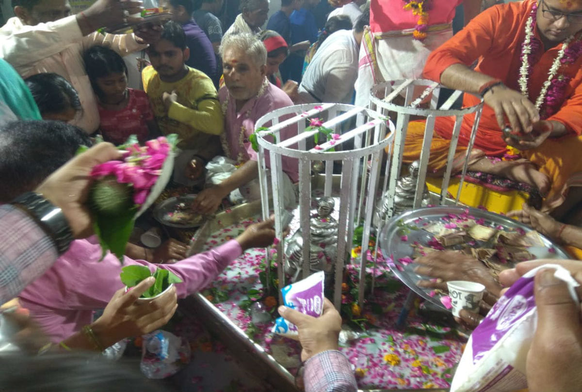 Sawan 2019 Devotees perform worship to Lord Shiva on Sawan ka Dusra Somvar in   Agra