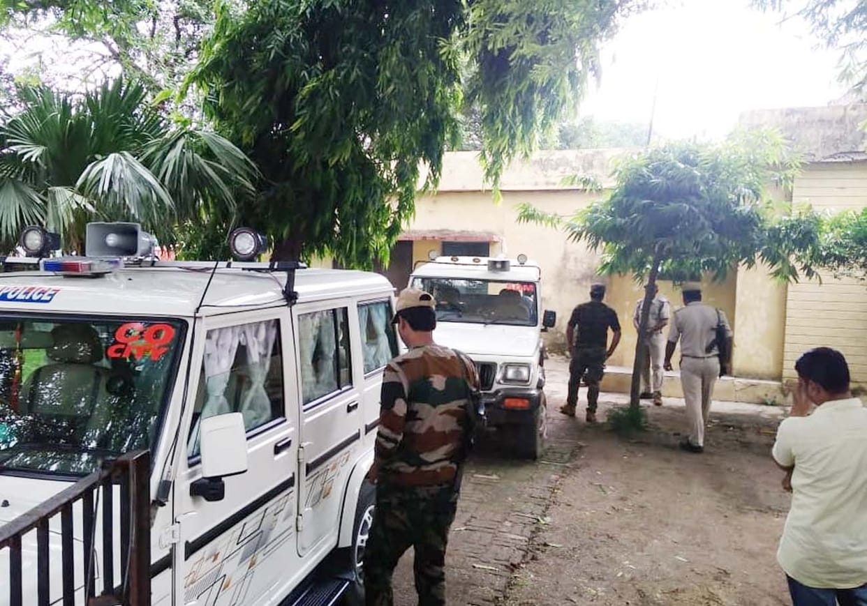 Stealing at SDM house in chitrakoot