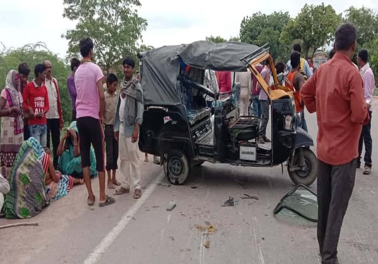 road accident in chitrakoot, seven people injured