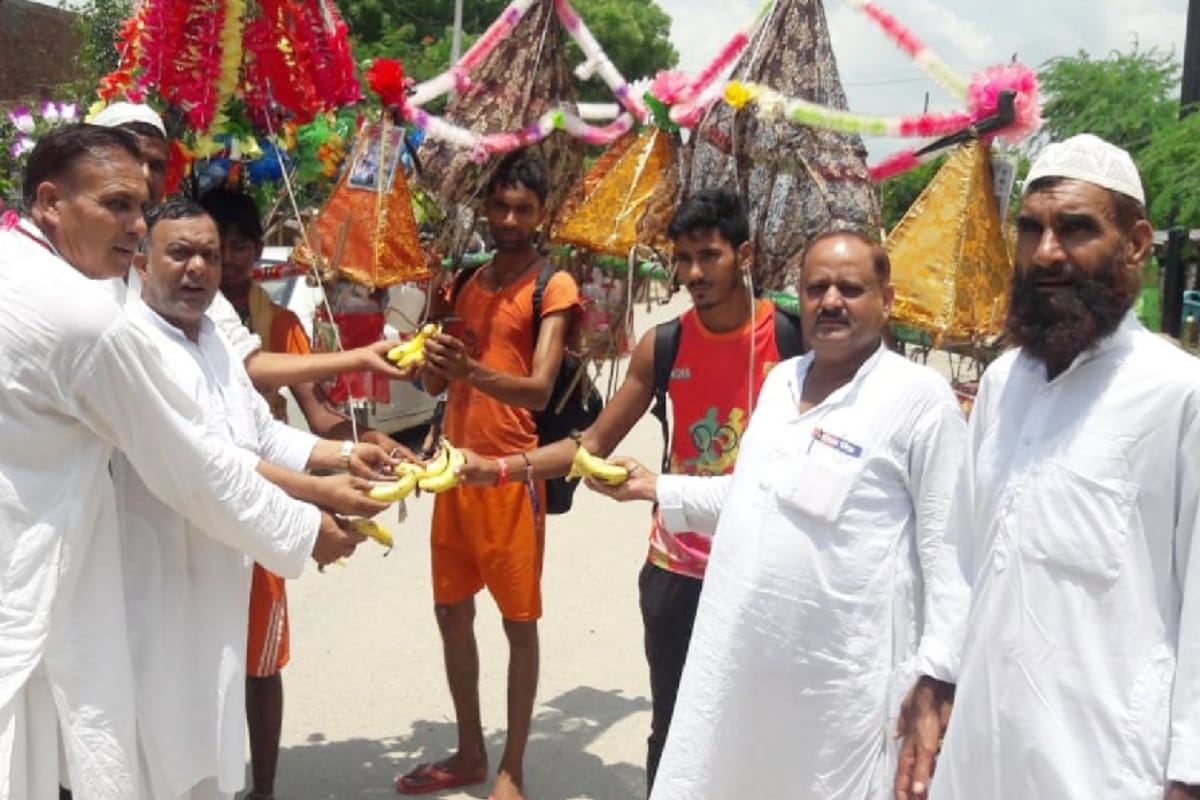 Kanwar Yatra 2019: muslim man participated in kanwar yatra, parrot and pigeon too brings kawad
