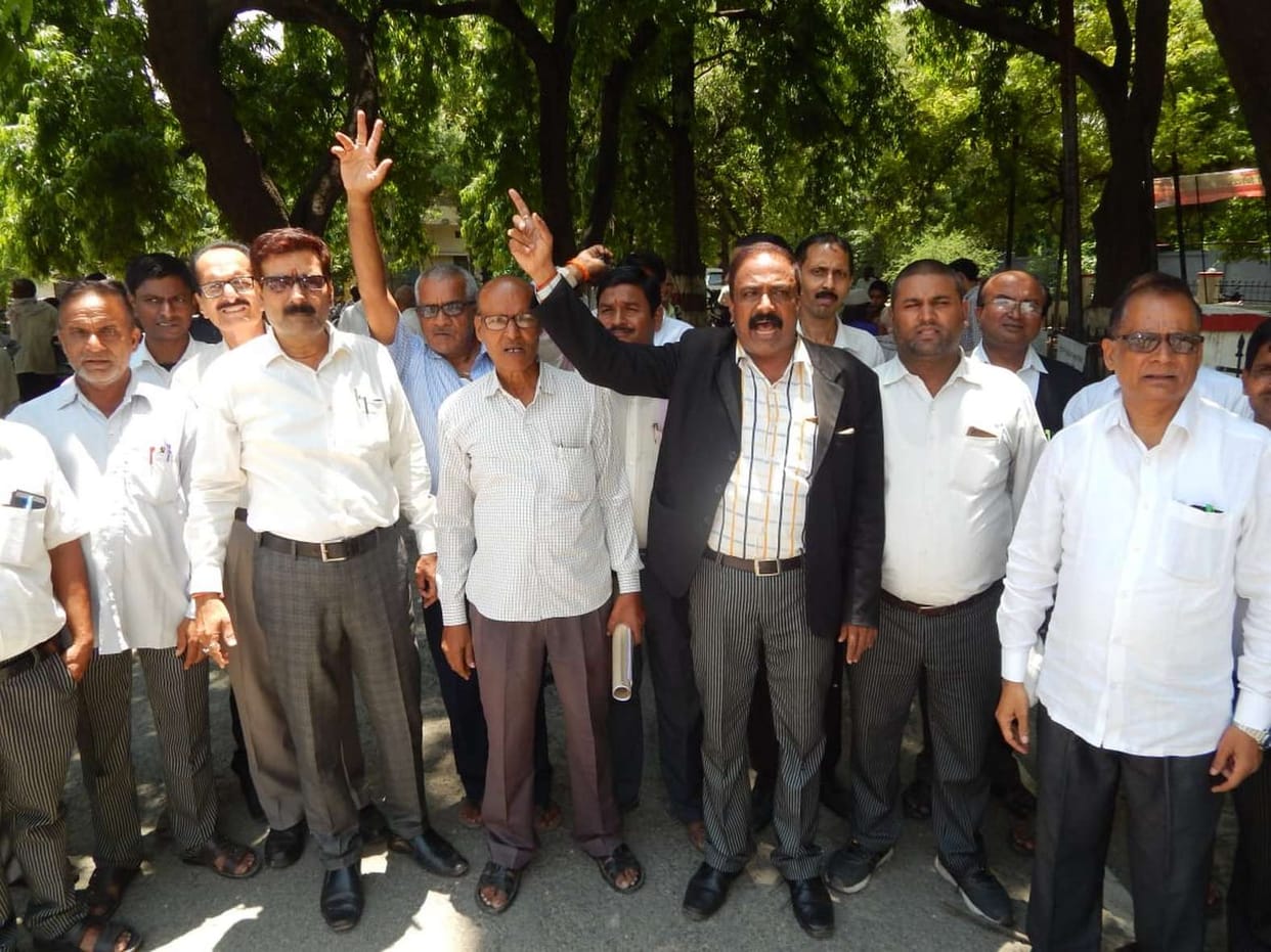 Lawyers perform on call of state bar council