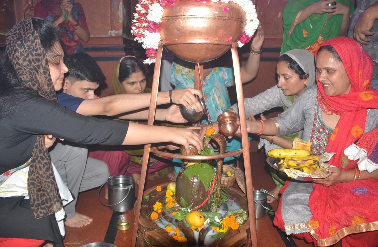 Pilgrims flock in temples