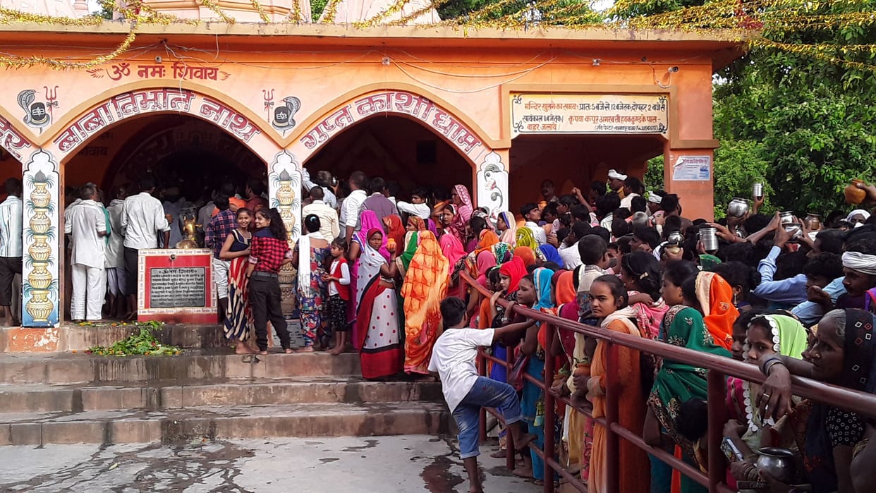 devotee worship  at Vaibhinath temple