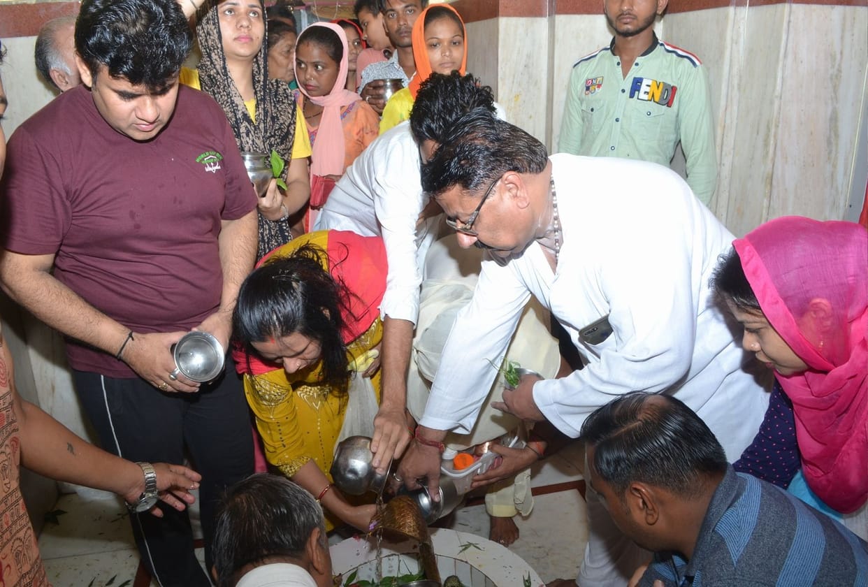 Jalabhishek performed in temples, devotees felt it