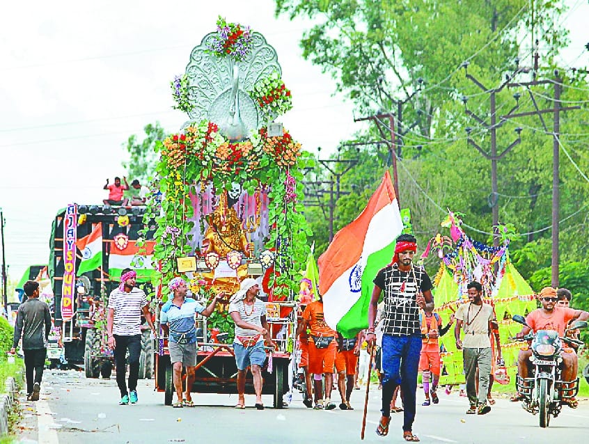 Bhola caravan and the glee of devotees