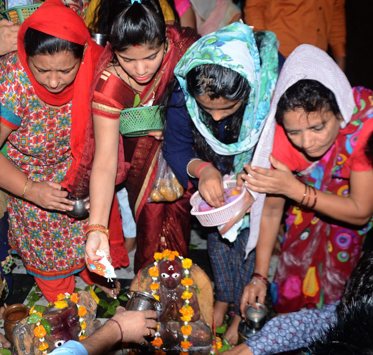 Temples ready for kanwariya