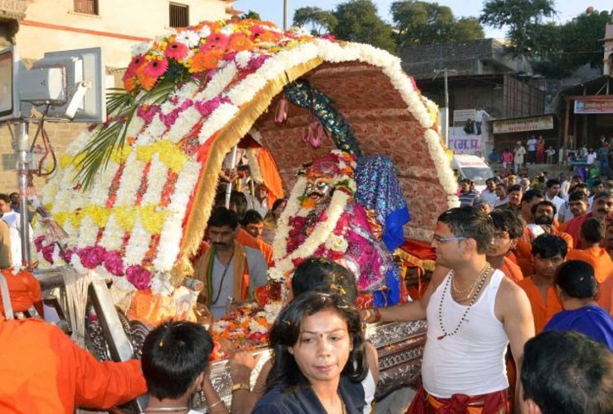 Mahakaleshwar Jyotirlinga Ujjain shahi sawari 2019 Today in Sawan, See Photos
