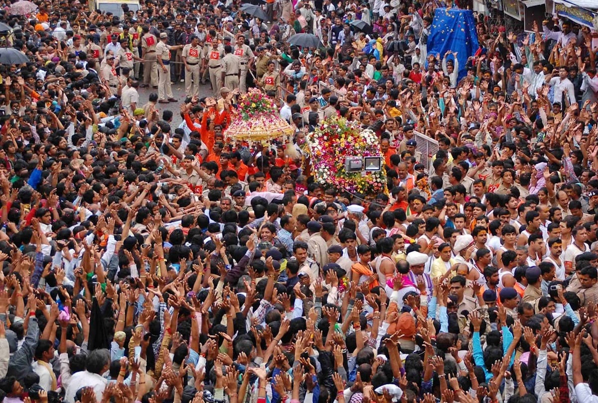 Mahakaleshwar Jyotirlinga Ujjain shahi sawari 2019 Today in Sawan, See Photos