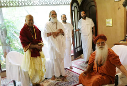 RSS Chief Mohan Bhagwat meet saints in Raman Reti Ashram vrindavan
