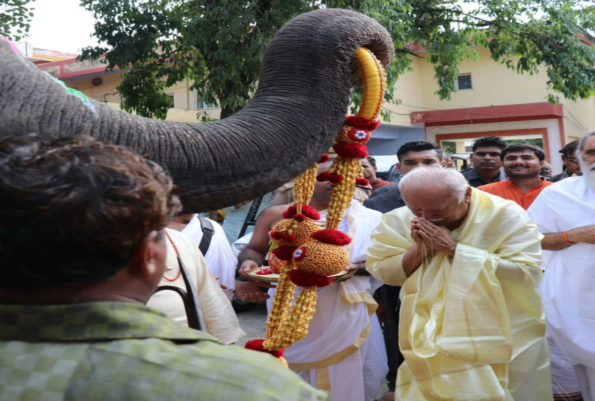 RSS Chief Mohan Bhagwat performs worship lord shiv in Raman Reti Ashram vrindavan