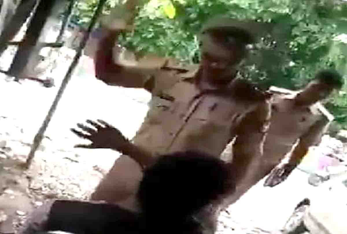 police sub inspector slapped to man