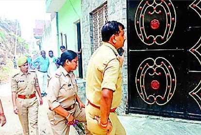 firing after Threat on whatsapp two people injured