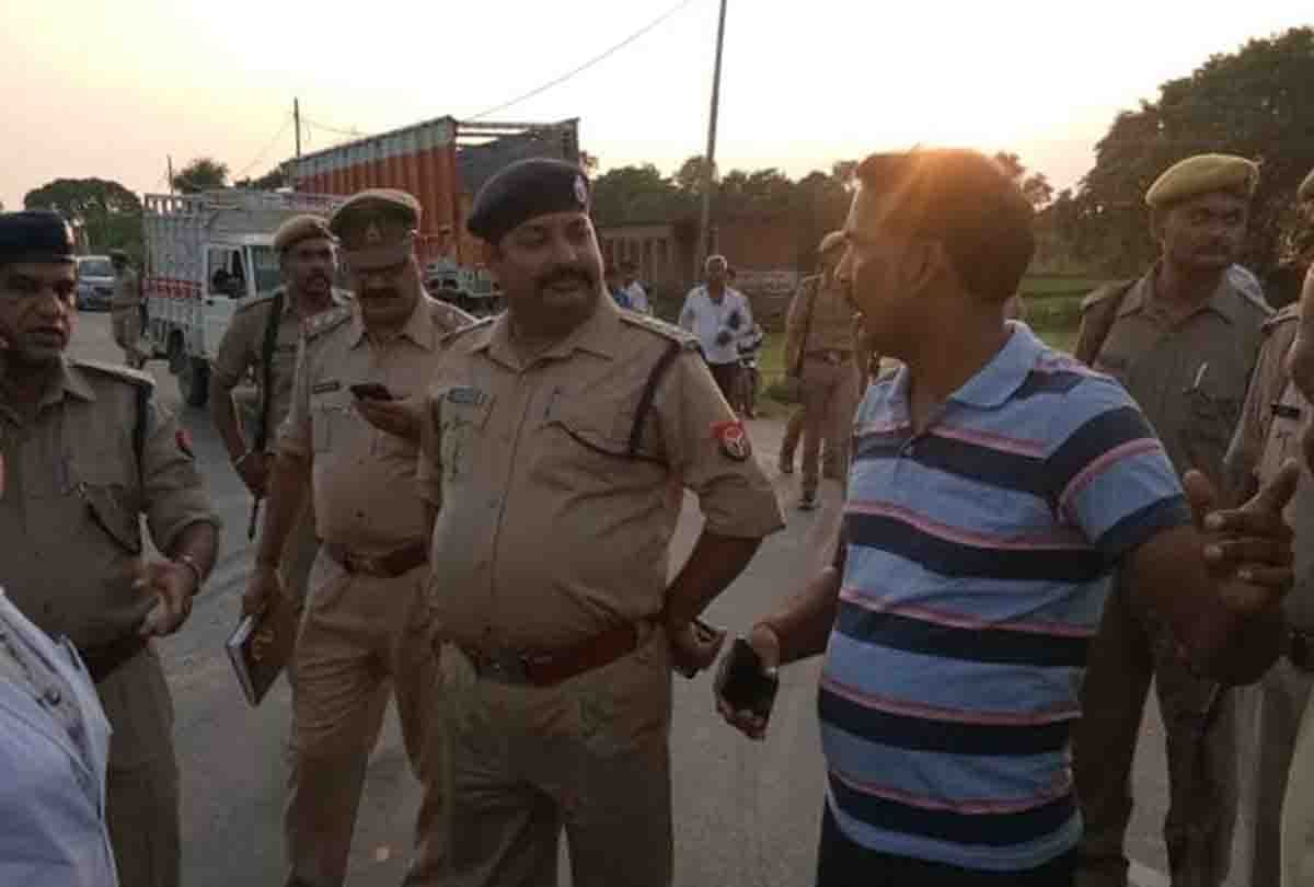 Unnao Rape Case News: samajwadi party leader's truck hit unnao misdeed victim's car