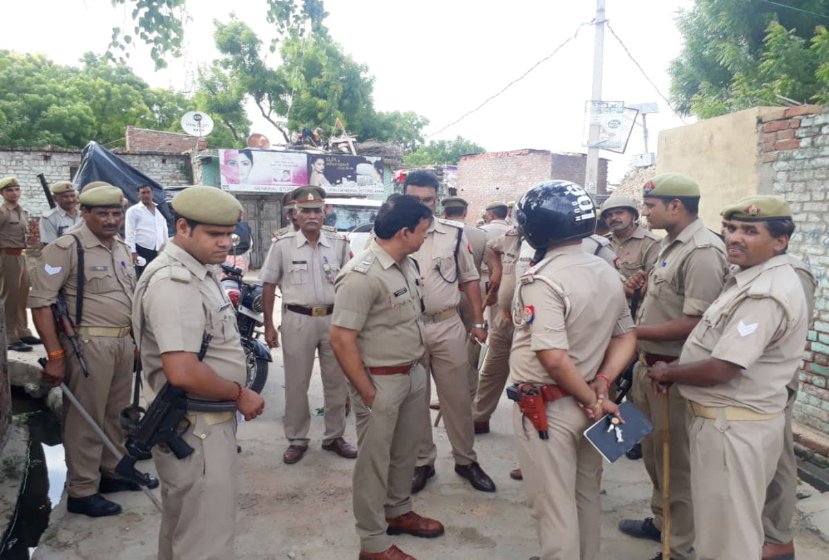 Conflict between two groups in firozabad