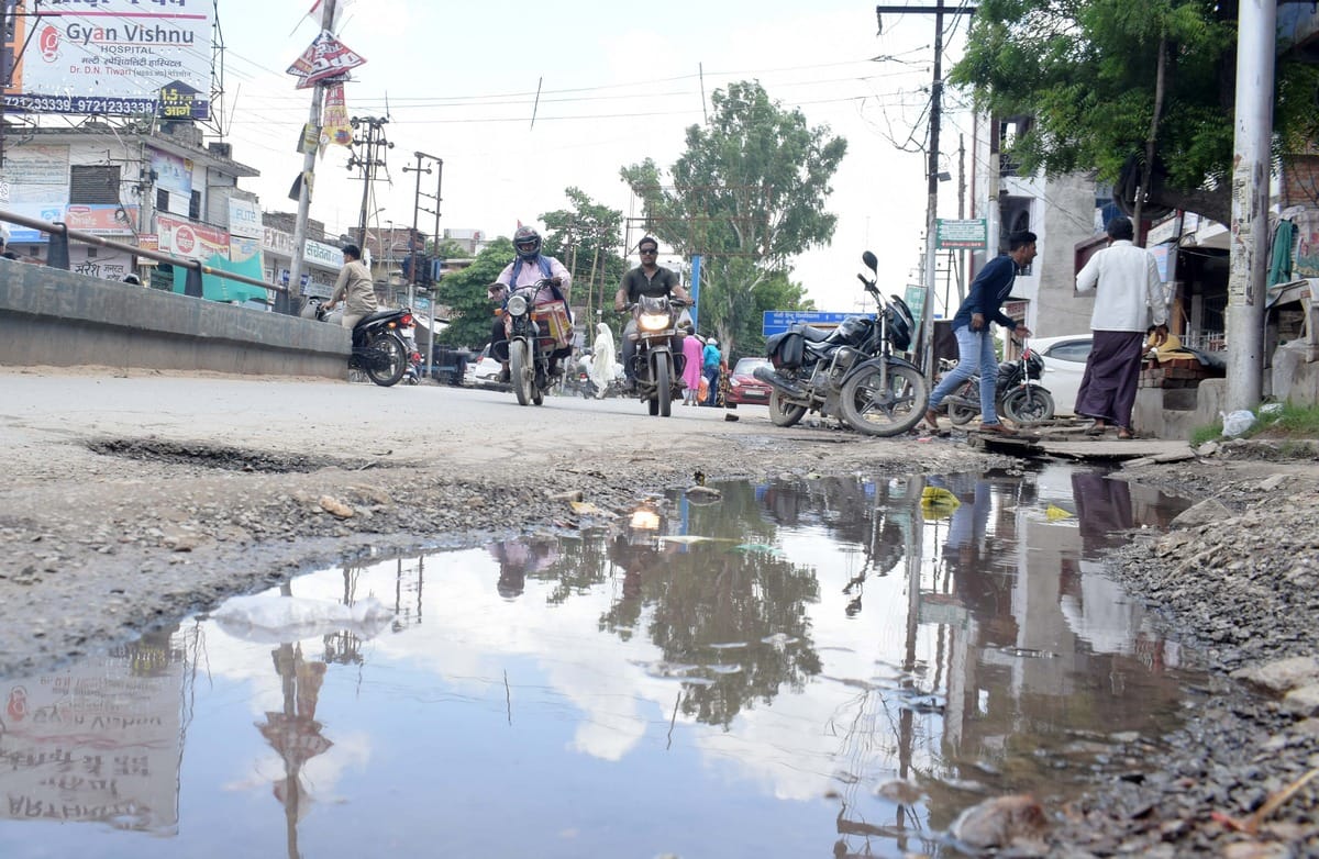 waterlogging raod narrow traffic jam after rain in manduadih varanasi