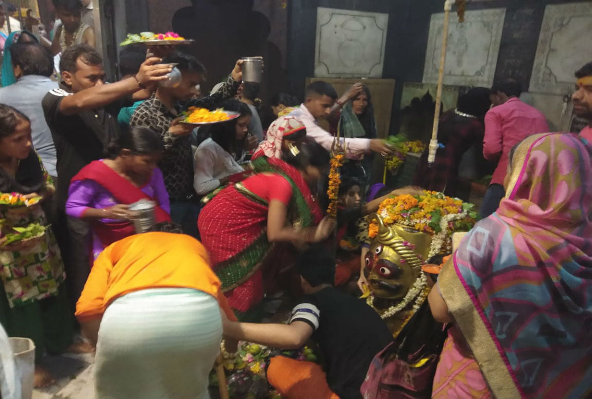 sawan somvar pradosh 2019 devotees worship lord shiva in mathura