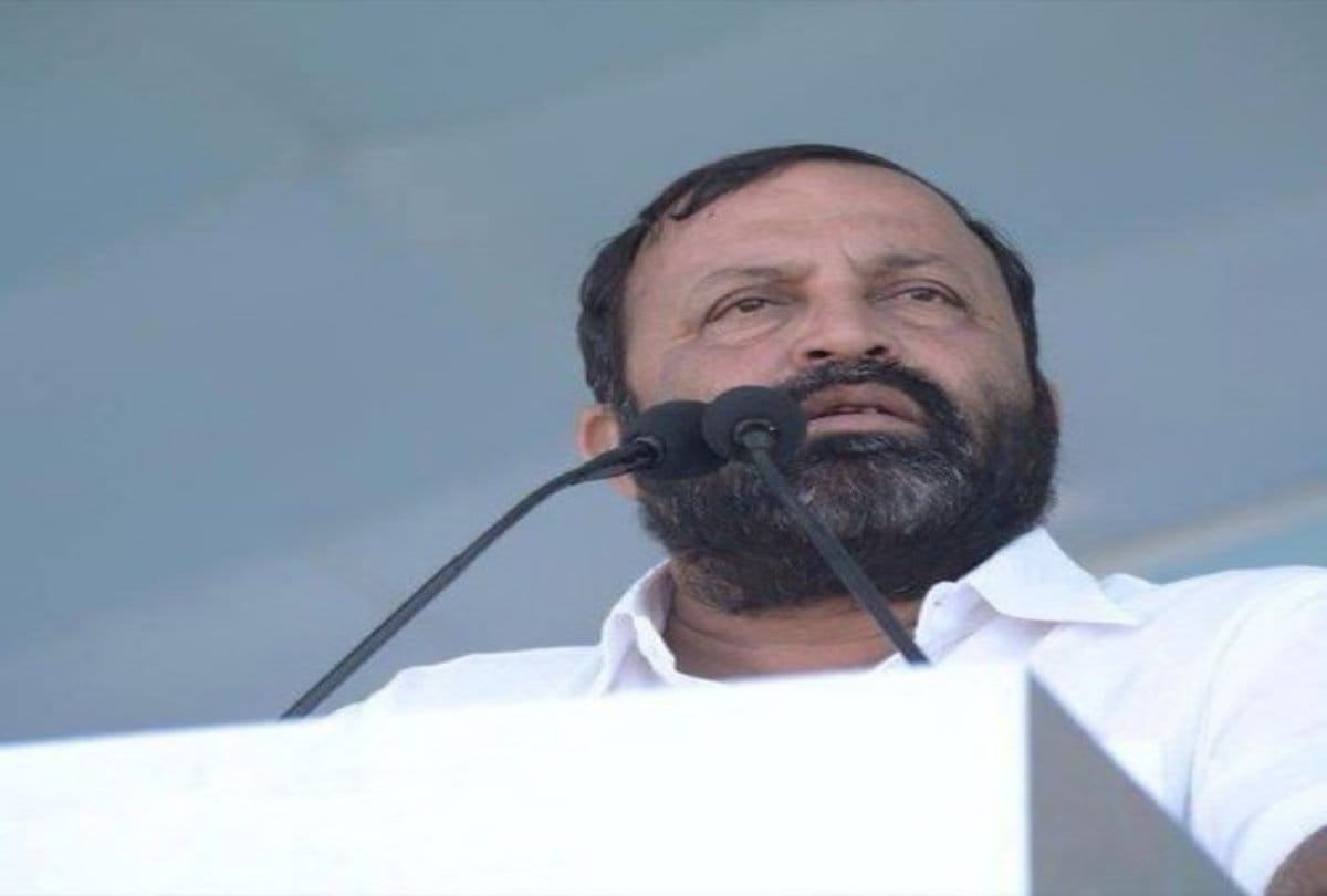 Former mp of gujrat vitthal radadiya dies on his residence