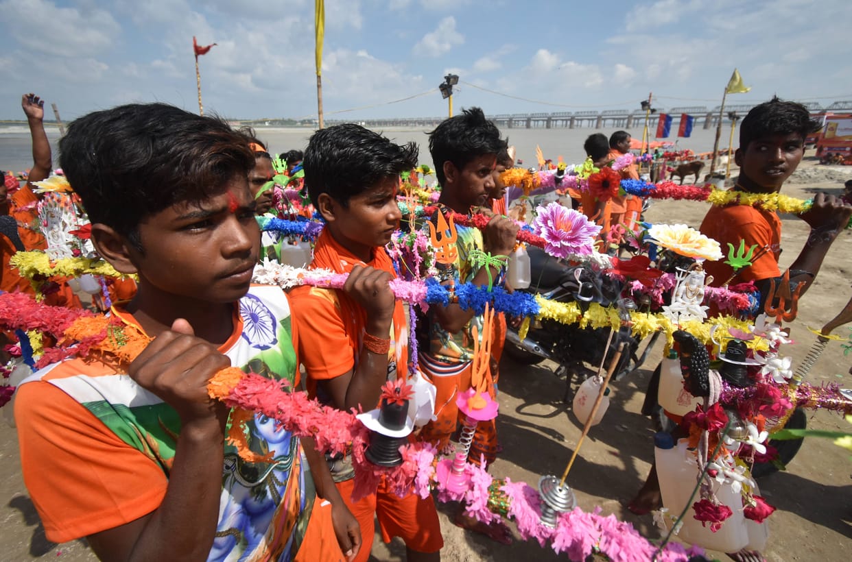 10 to 12 hours from Prayagraj to reach Varanasi