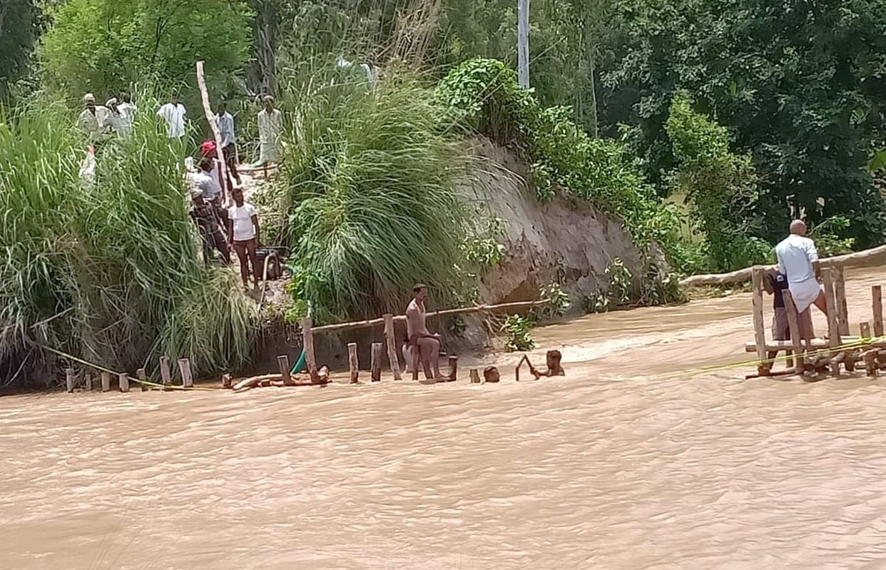 Five houses destroyed in canal water