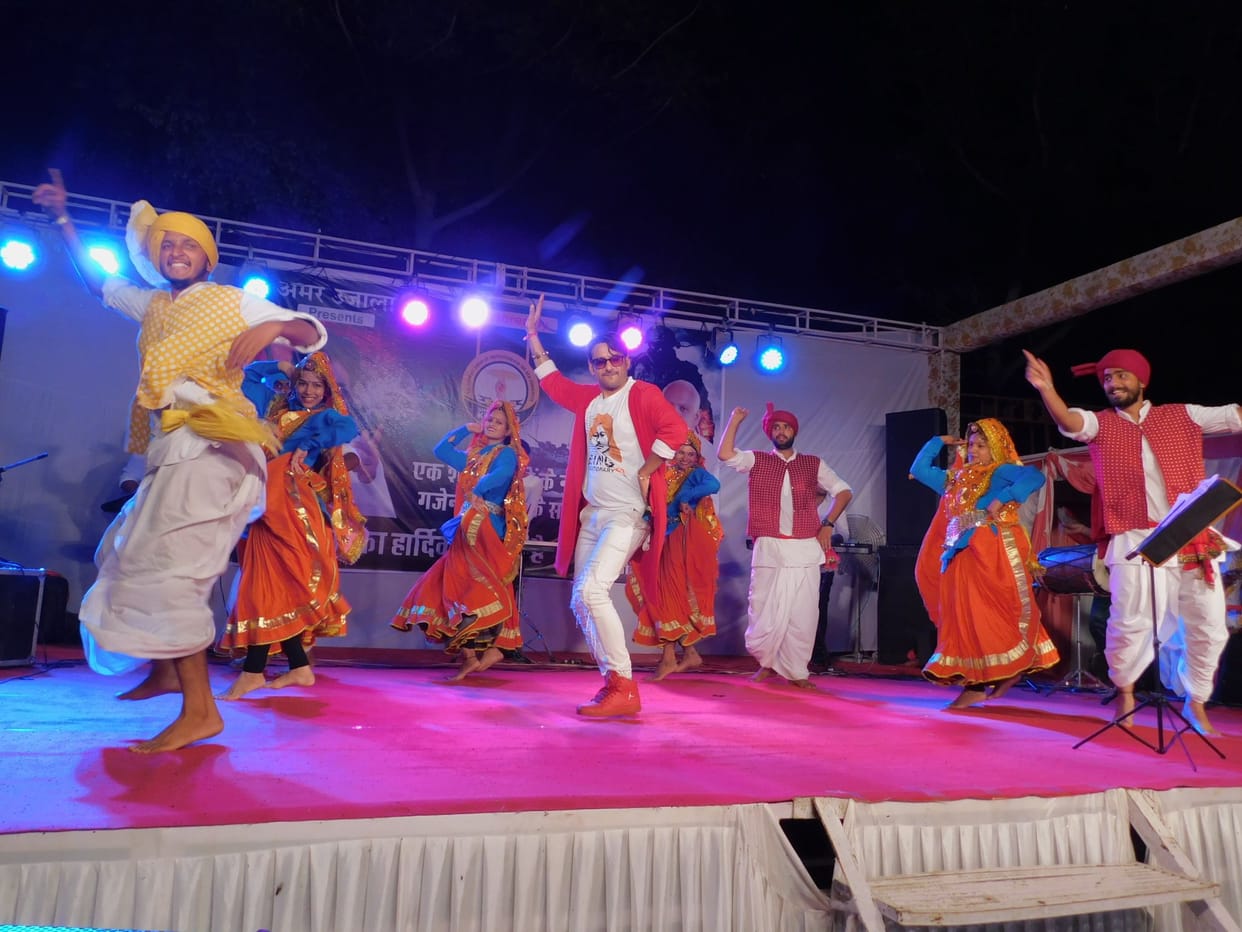 mrera rang de basanti chola