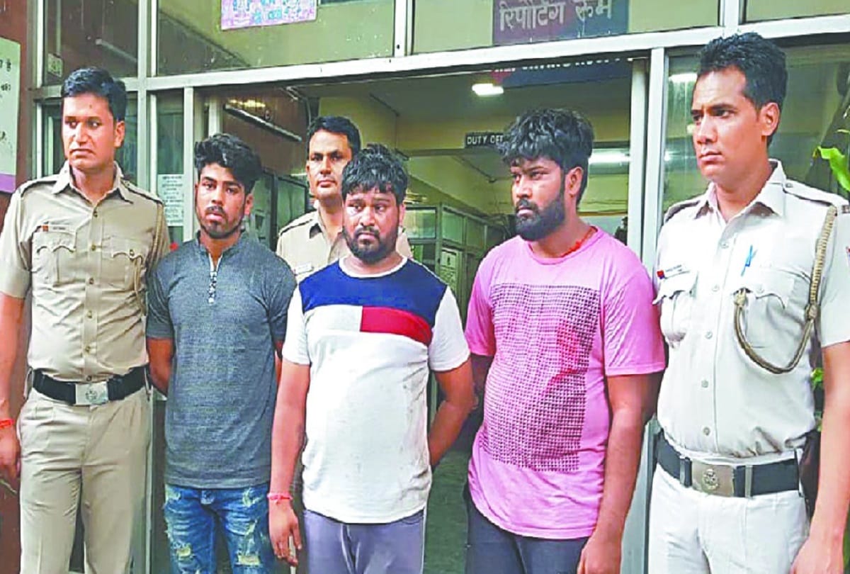 delhi police  arrested three man of south indian gang