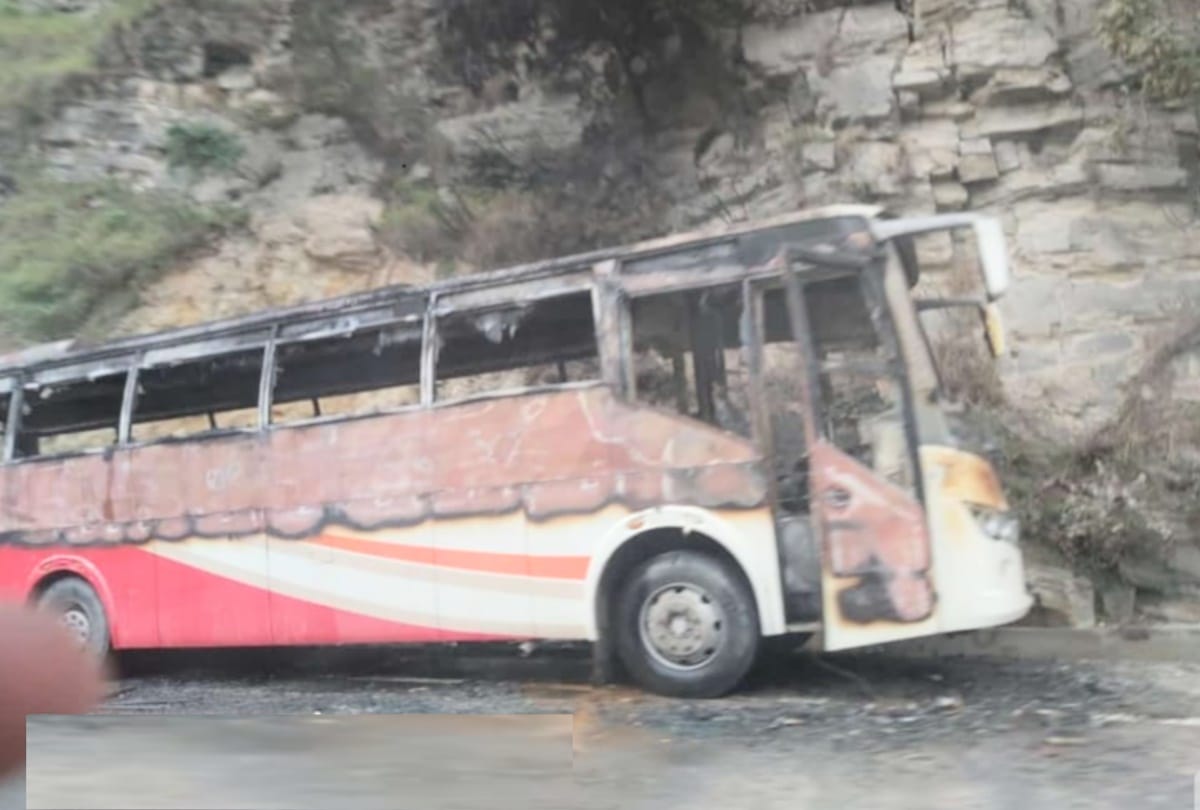 fire broke out in tourist bus on kullu manali national highway