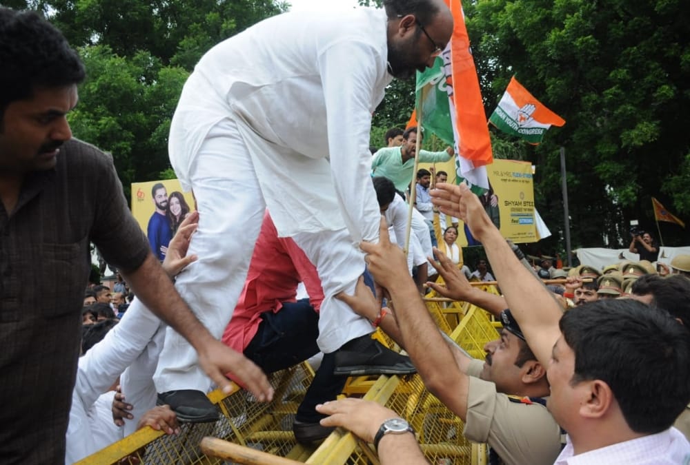 Congress activists protest in Lucknow in Unnao Rape case.