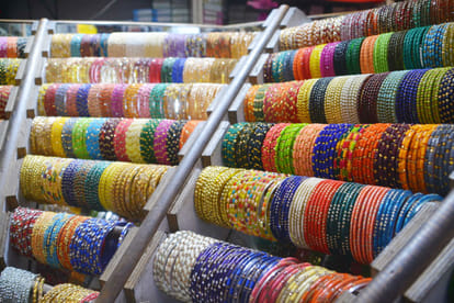 firozabad bangles demand grew on hariyali teej and raksha bandhan