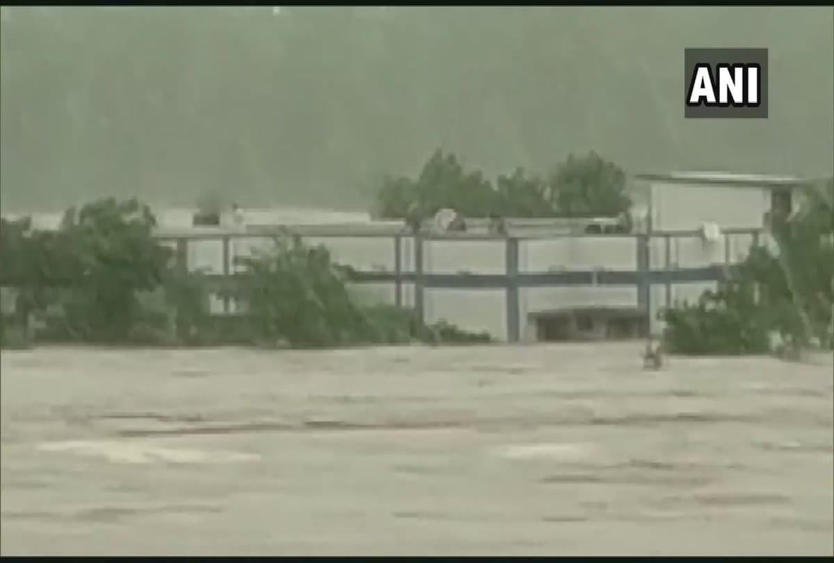 183 students of Kanya Shiksha Parisar Khandwa rescued after flood water entered hostel building