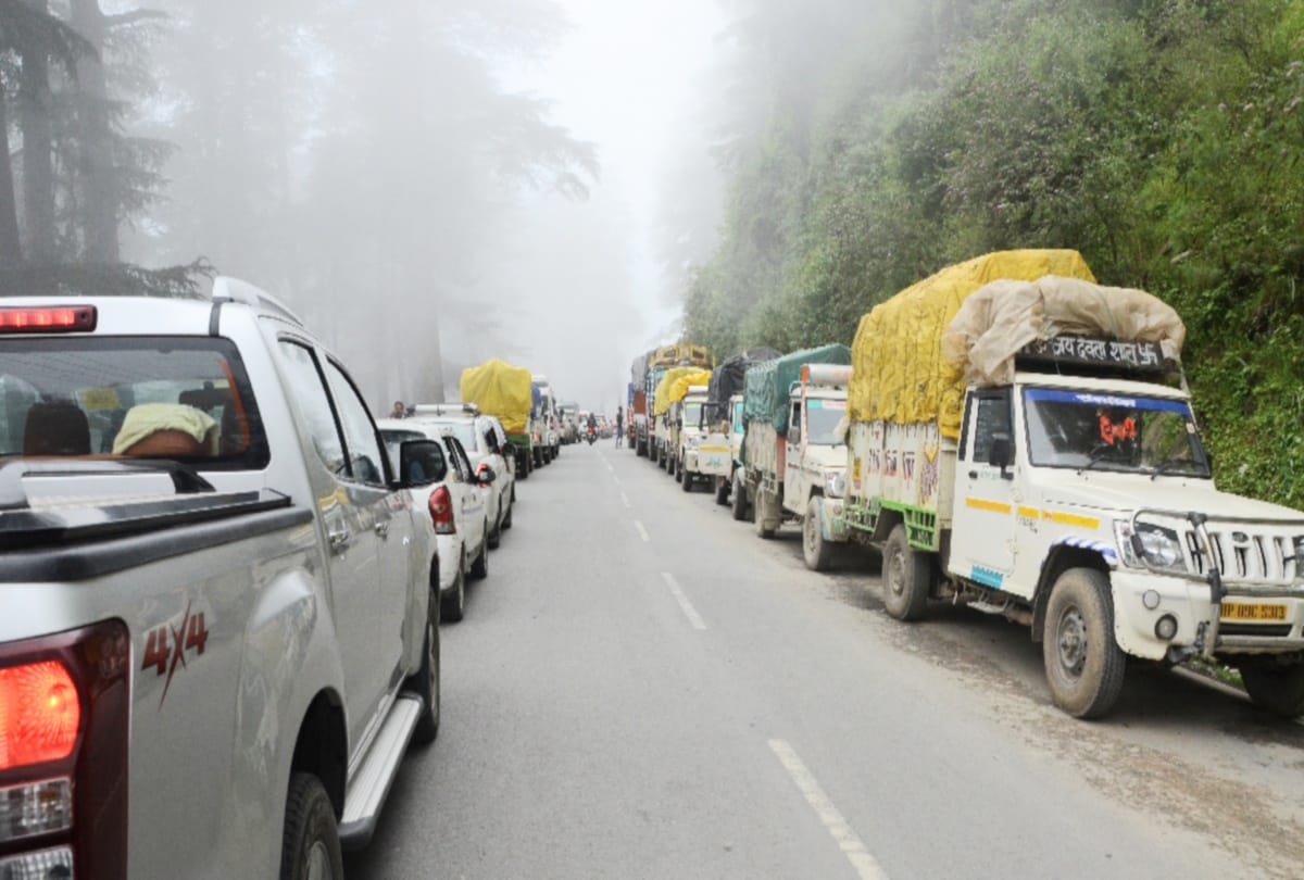 10 km traffic jam from dhali to charabra in shimla