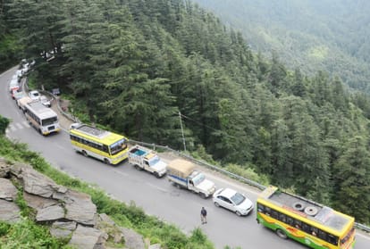 10 km traffic jam from dhali to charabra in shimla