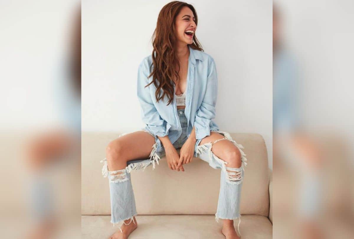 kriti kharbanda ripped jeans users get trolled and tag bhikari