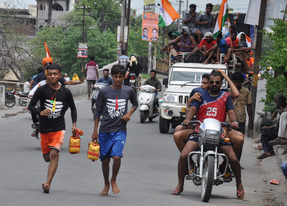 On the Shivratri, there were rallies of the Kanwadis