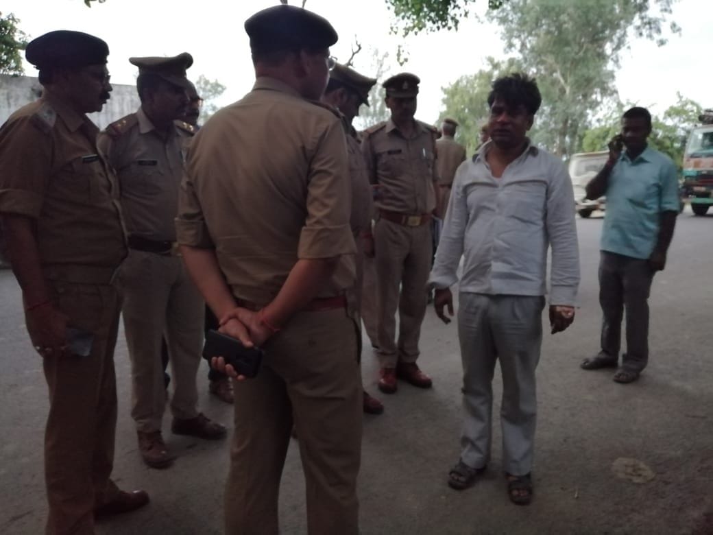 12.20 lakh looted with businessman