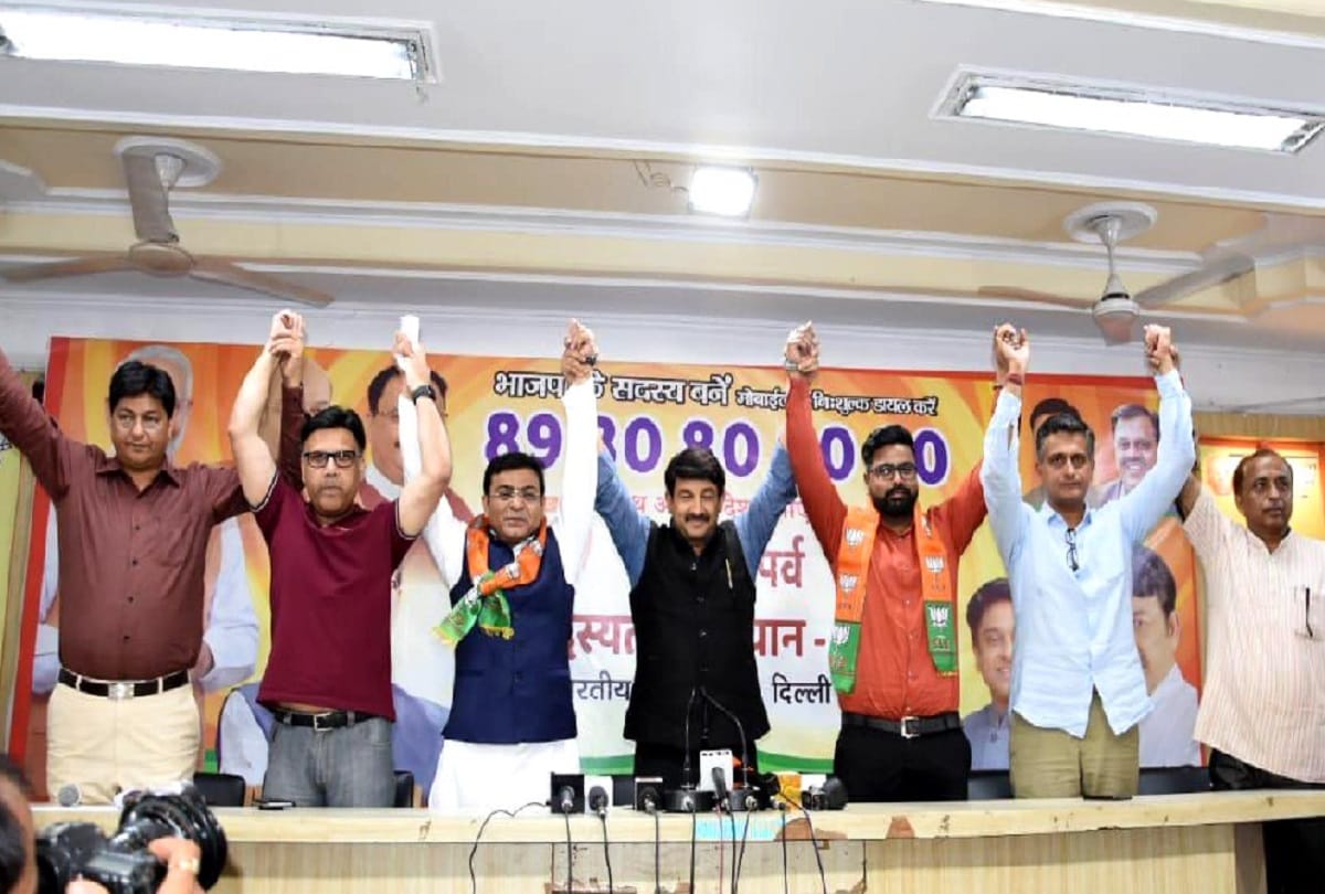 two aap leaders join bjp in delhi