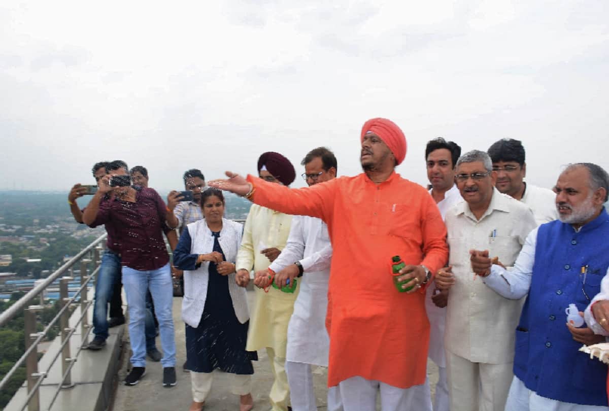 mayor avtar singh sprayed gangaajal at NDMC office to purify